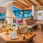Hotel-pension Heike Hotell 3*